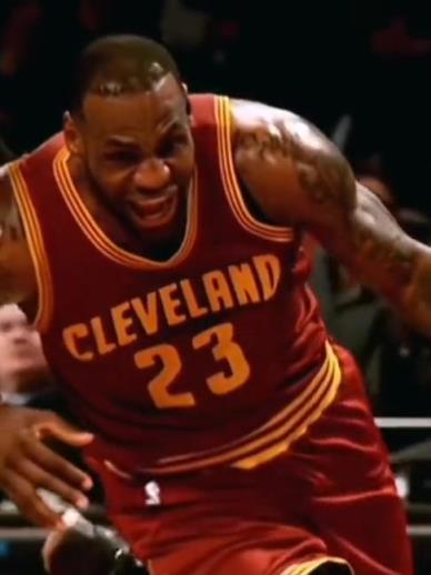 老詹這恐怖的大體格，完美詮釋什么叫“人型坦克”！