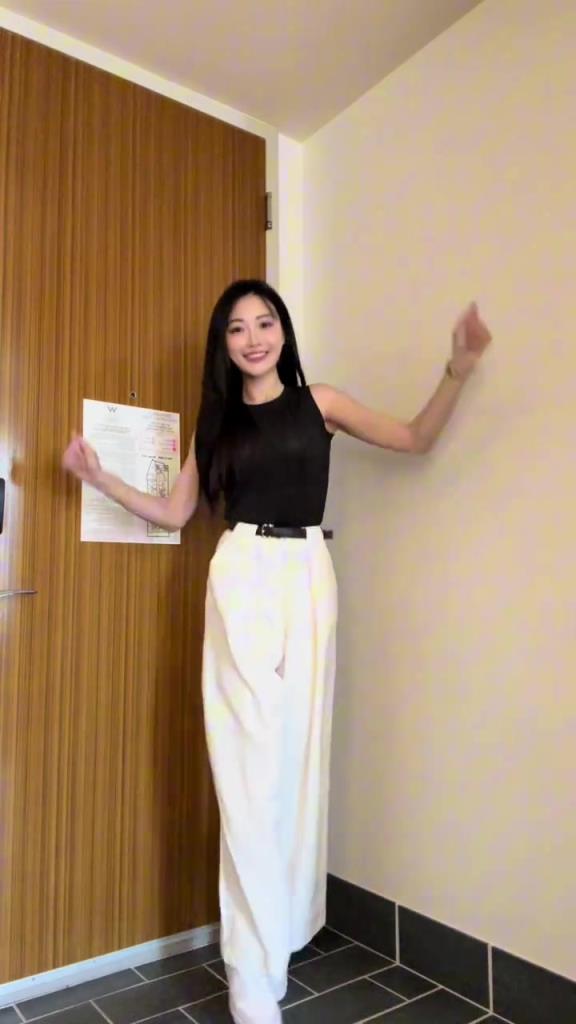 孟超曬自拍：常規(guī)賽正式收官啦，咱們季后賽見(jiàn)啦！