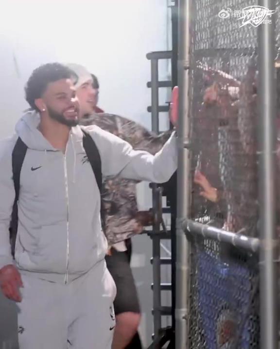 68勝歷史第五傲人戰(zhàn)績！雷霆全員回到OKC，當?shù)厍蛎詿崆榻訖C