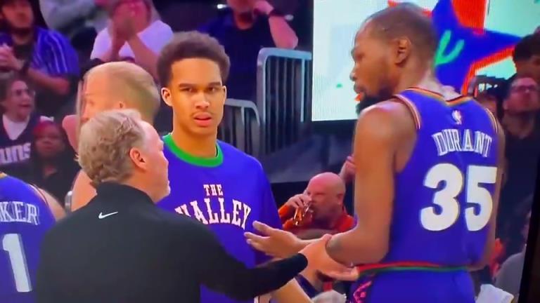 下課導火索？主帥布登此前抓住KD手臂要說什么，被一把甩開！