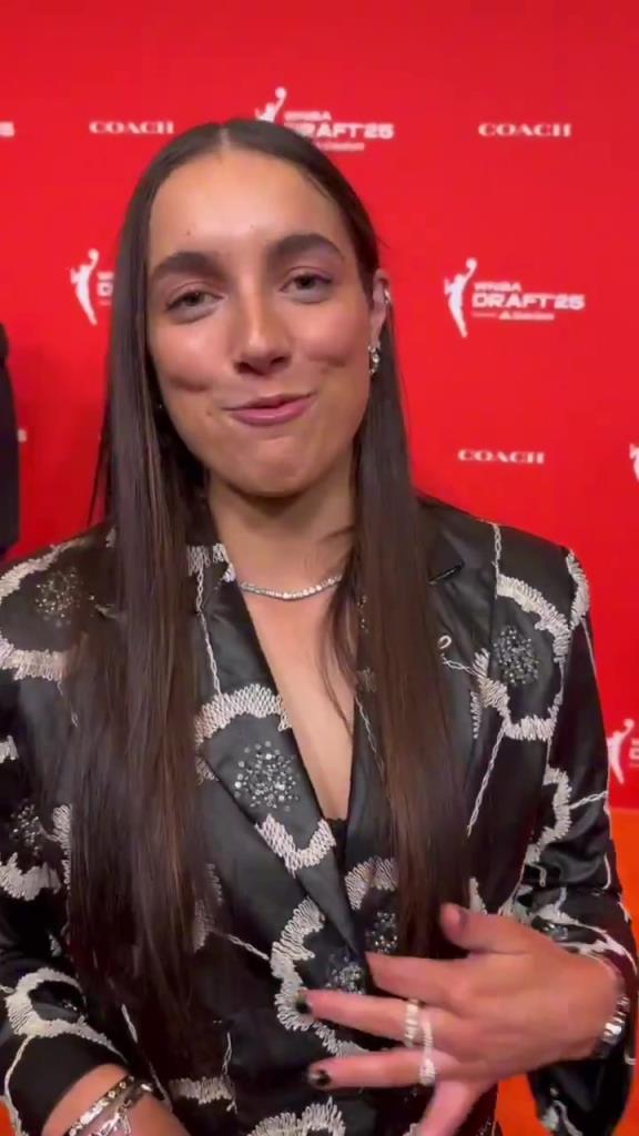 少爺真全能啊！威少還幫WNBA新秀妹子們?cè)O(shè)計(jì)今晚的服裝