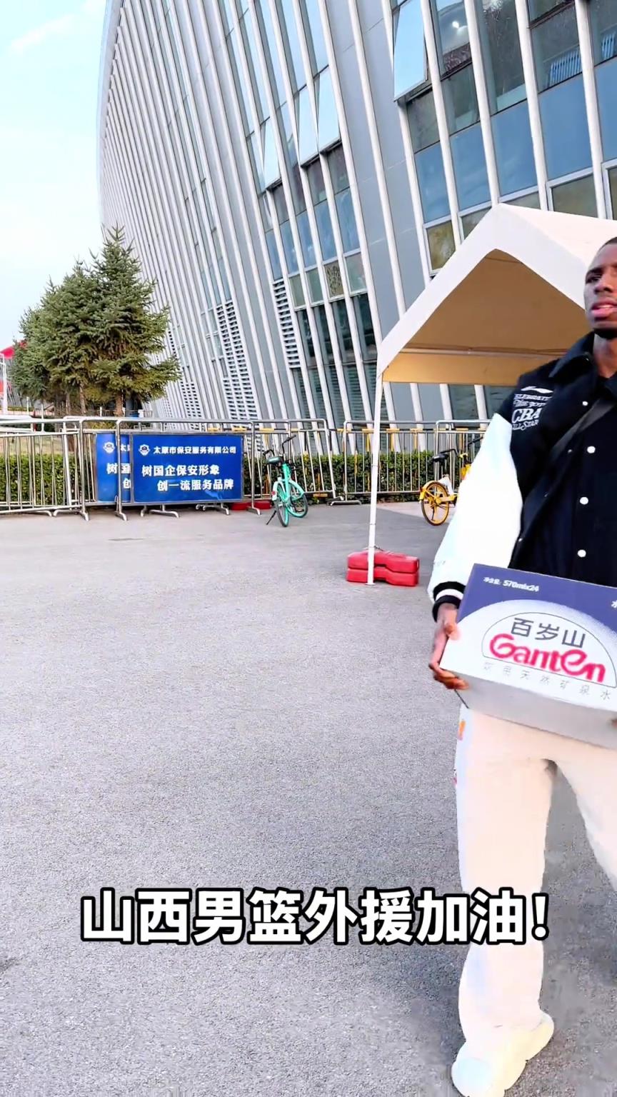 不是！你們山西外援合同還包括搬水的？